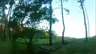 يغتصبها في الغابة و ينيكها من خلفها بالوضع الكلابي