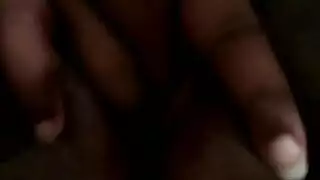 تشترك Rain Brown و Nina North في العصا الكبيرة والدهنية ، في حين أن لديها الثلاثي