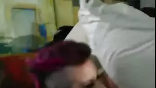 في السرير واللعنة الصعبة مع شاعر ديك كبيرة
