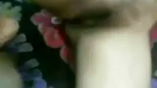 نيك منزلي مع شاب وزوجته المزة يعض بزازها وينيك كسها