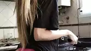 آسا لوبيز والفتاة النوبية.