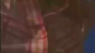 مراهقة تذهب الى الطبيب النياك و يعالجها بزبه الممحون