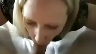 الزوجة تعطي اللسان إلى معجب محظوظ