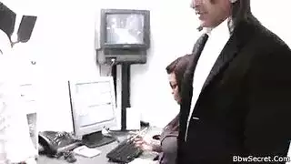 في سن المراهقة الغش على صديقها مع رجل أسود.