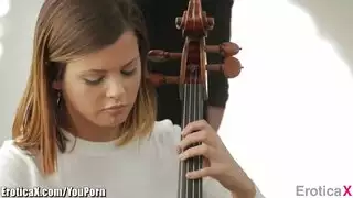 تريد امرأة سمراء ممارسة الجنس كل يوم