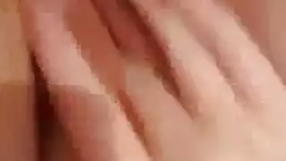مثليه الزوجين البريطانيين يلعبون في غرفة النوم.