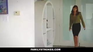 امرأتان الانضمام كس كس قرنية وفرك حتى النشوة الجنسية