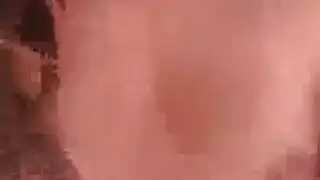 الفاسقات البيضاء قرنية الحصول على مشدود من قبل موكلهم