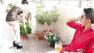 الخادمة الاسبانية تتناك من صاحب المنزلي