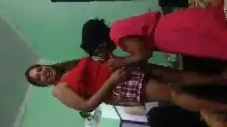 منقاد المتداول في الحب مع نموذج جسدي كبير.