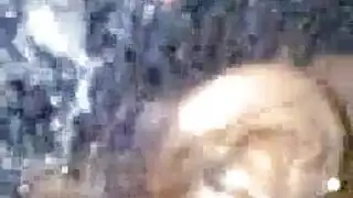 الجدة في تنورة زرقاء سارتوريال