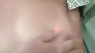فاتنة الهواة مع الحمار الكمال مارس الجنس من الخلف من قبل الديك