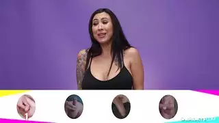 هذا الرجل الموهوب والمنحرف يفرك قضيبه الكبير بشكل جيد للغاية
