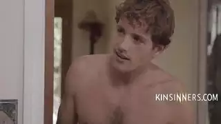 خطوة الابن ، لا أنا مثلك لكننا *يمسك بها ثديها *