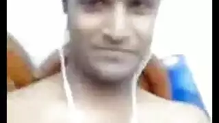 الرجل الهندي سخيف مراهق صغير.