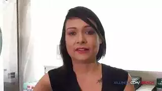 فرنسية تتناك من الصيدلي في الصيدلية