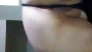 الشقراء البلاتينية تتعامل مع شلونج الضخم