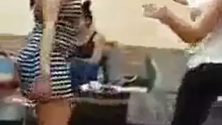 بنات مغربيات يرقصن رقص مثير مع خليجي