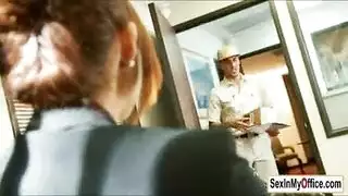 وألقى سراويل ثونغ أسفل الجنس يمكن أن تبدأ قريبا