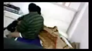 الفني يصلح التكييف وينيك صاحبة الشقة