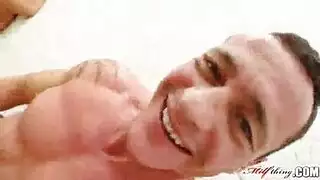 اول مرا نيك بنت عمره سنة