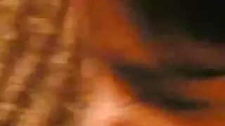 مروة الاماراتية تمارس الجنس مع واحد مقنع وصديقه يصورهم