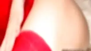 بنات بتشخ من طيزها