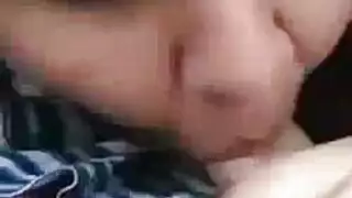 تلميذة حلوة تمتص بكل طريقة تستطيع