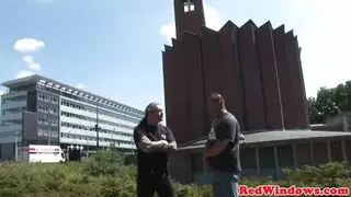 عاهرة مفلس في عمل مدهش