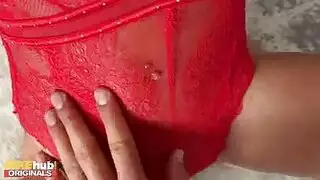 الديك الكبير مطوي حيث يجب أن يكون
