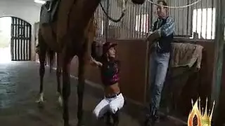 ام تضرب ابنها سكس مترجم