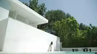 امرأة سمراء سوبر الساخنة ركوب رمح كبير
