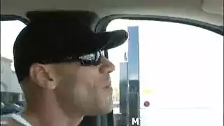 سكيسحيوان مع بنات