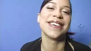 اخ ينيك اخته في غرفتها وهي نايمة ع السرير