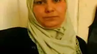 مدام محجبة تروح لجارها تتناك وتستلف منه فلوس