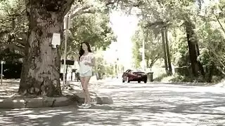 شاب ساخن ينيك جليسة الأطفال السكسية بعد ان راودها و أغراها بالمال
