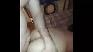 انه يعرف كيف يتحرك مؤخرته الكبيرة في ديك صعودا وهبوطا حتى تحصل على القذف