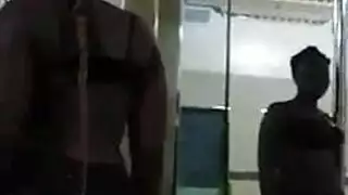 كان الفرخ الخجول هيرمس يمارس الجنس