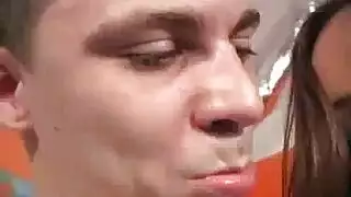 ما رد الفعل الذي تتوقعه عند خبطت الديك الصغيرة