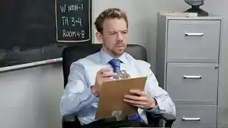 امرأة سمراء صغيرتي يأخذها في الحمار والحلق.