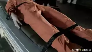 المرأة الجميلة التي تبرز عند ممارسة الجنس
