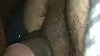 سيدة شقراء رائعة يظهر جسدها سيئة في الهواء الطلق