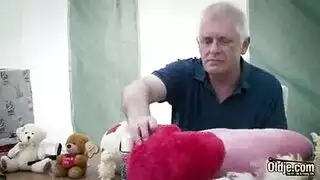 زوجين شاب وقرن