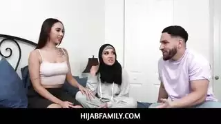 مثير الثلاثي مع الفتيات العرب والديك الكبير