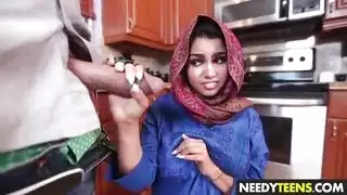 الفتاة العربية تحصل على ديك كبير