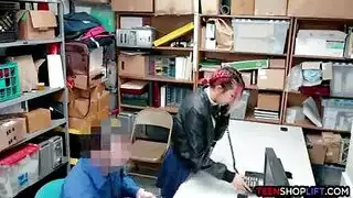 ساحر أمي الآسيوية يلعب مع بوسها على كاميرا ويب