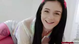 الديك السميك الكبير يصل على الفور الحمار
