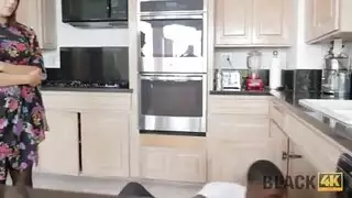 سكس اون لاين جديد سباك زنجي ينيك امراة هايجة بزب اسود