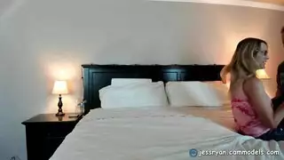 لقطة المتلصص الصامتة أثناء مص الفيديو