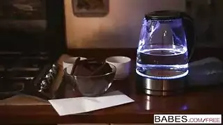 المرأة كلية ماكر في سراويل لاسي.